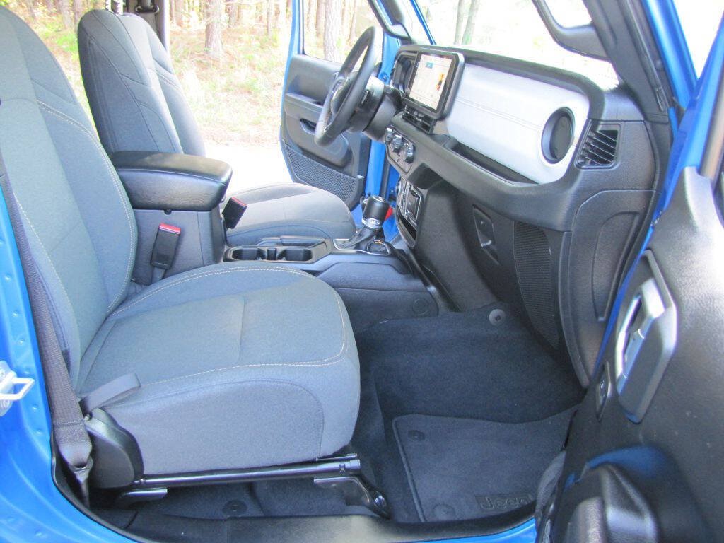 Used 2024 Jeep Wrangler Unlimited AWD/4WD image 16