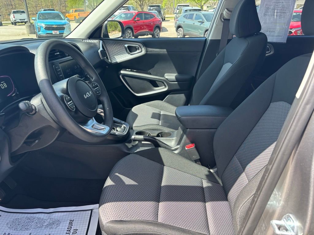Used 2024 Kia Soul LX w/ Option Group 015 FWD image 19