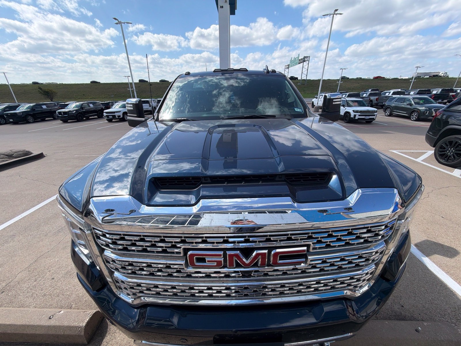 Used 2023 GMC Sierra 3500 Denali w/ Denali Ultimate Package AWD/4WD image 2
