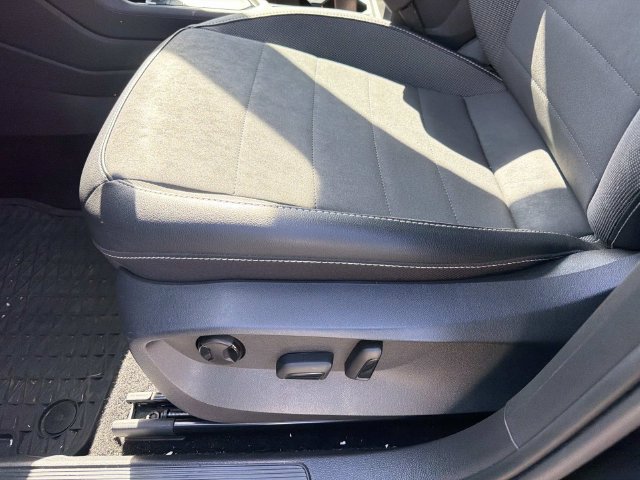 Certified 2023 Volkswagen Taos SE w/ Panoramic Sunroof Package FWD image 15