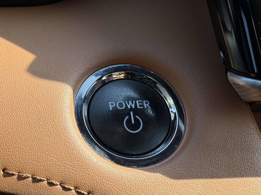 Used 2023 Toyota Highlander Platinum image 8