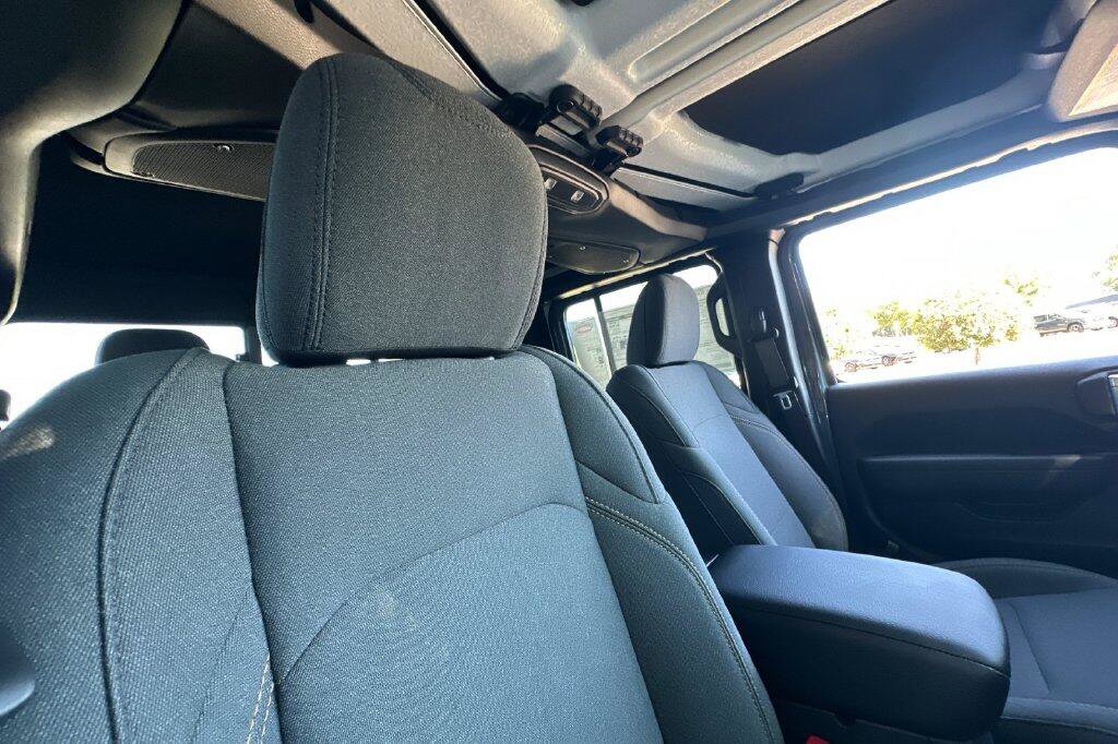 New 2026 Jeep Gladiator Sport AWD/4WD image 16