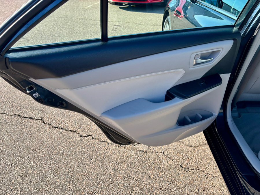Used 2015 Toyota Camry XLE FWD image 16