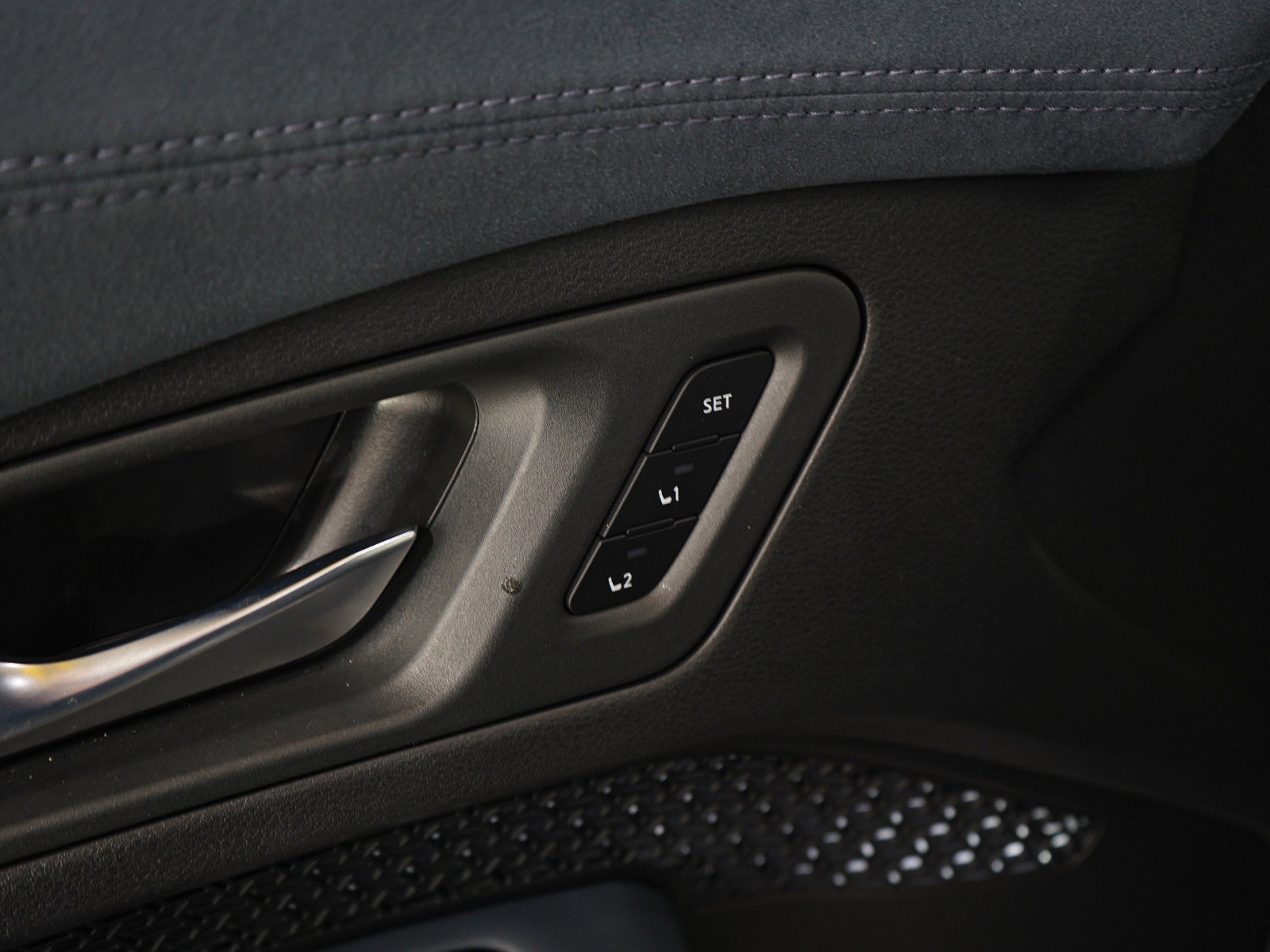 Used 2024 Nissan Ariya AWD image 23