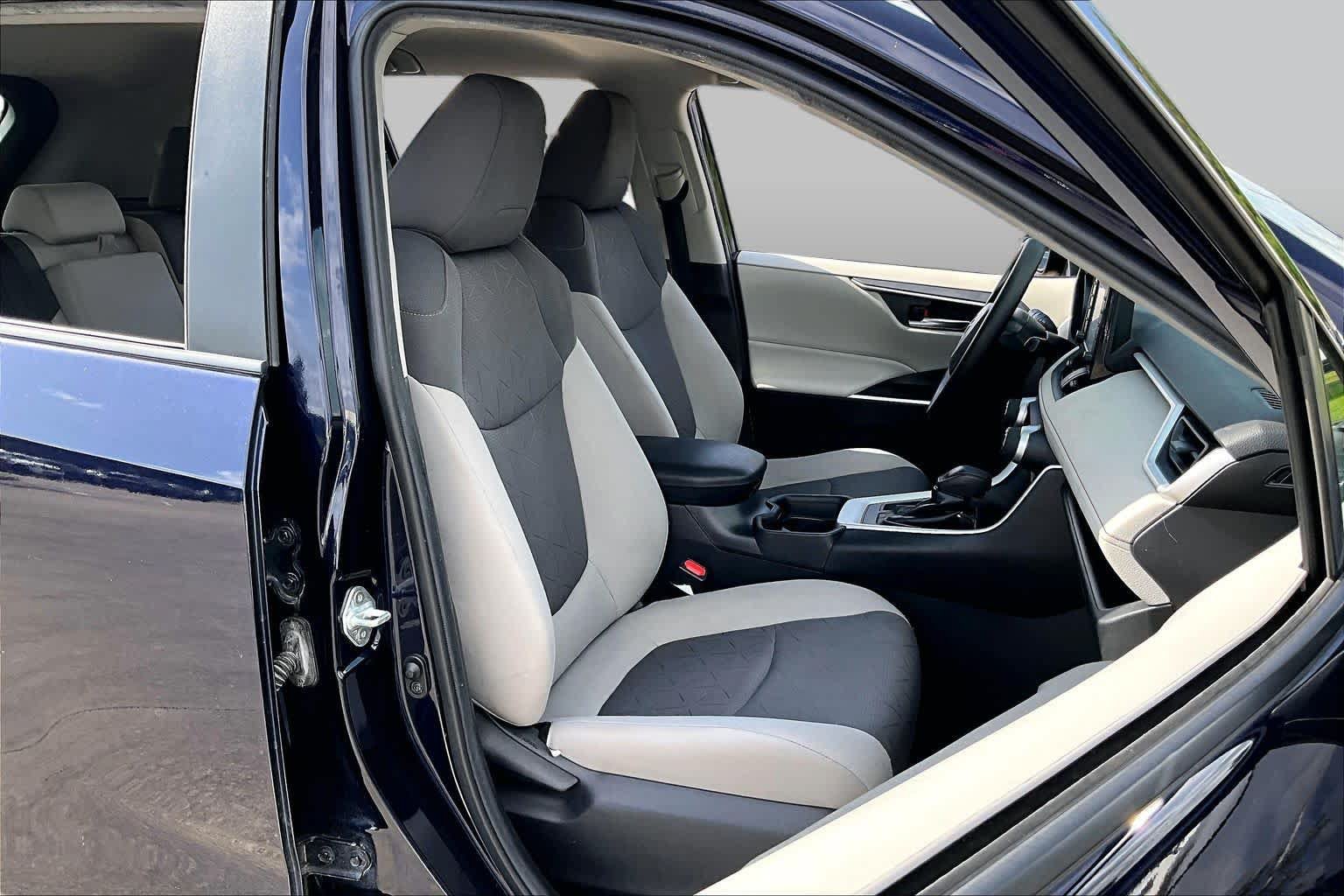 Used 2020 Toyota RAV4 XLE FWD image 8