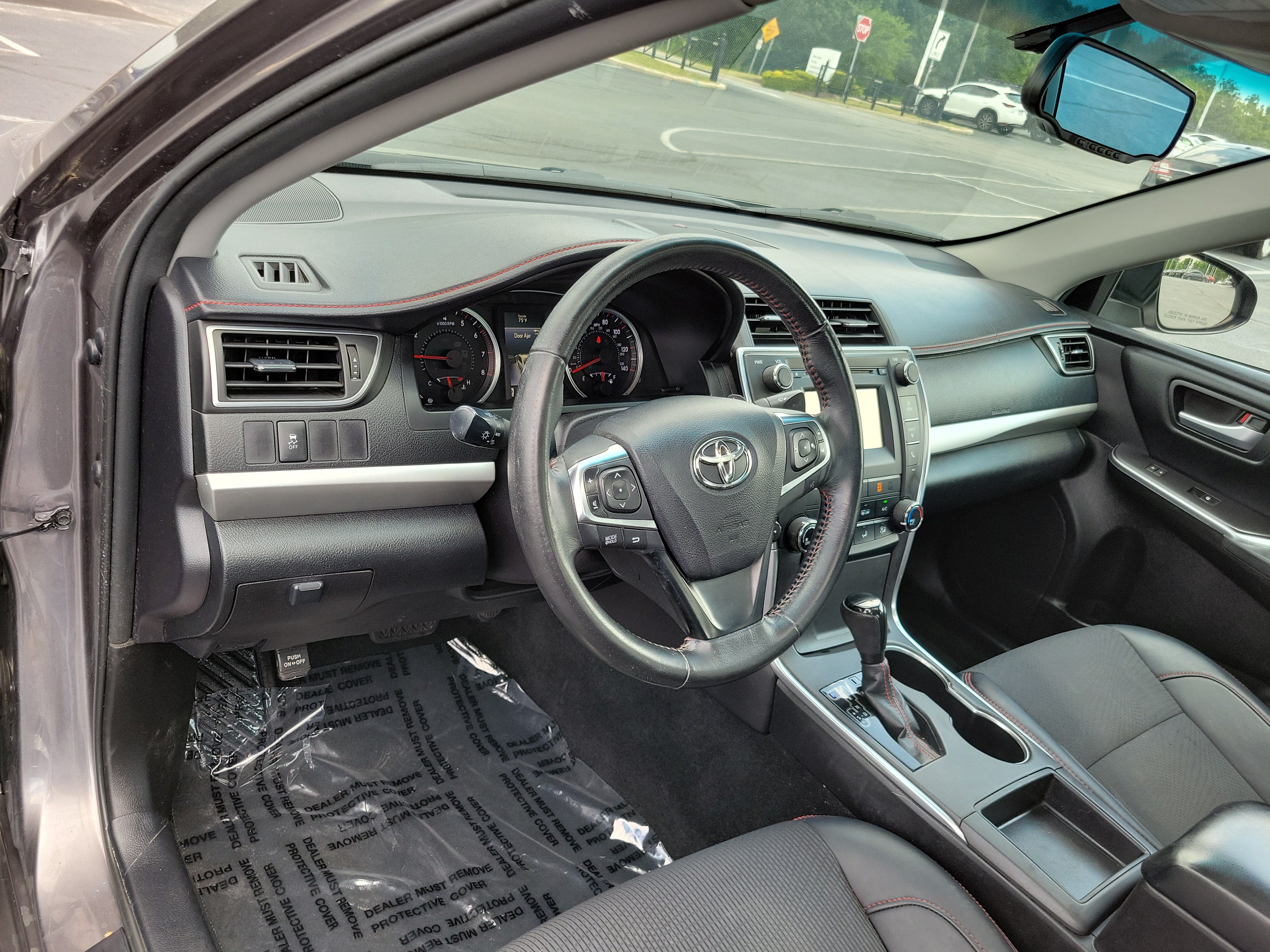 Used 2016 Toyota Camry SE FWD image 19