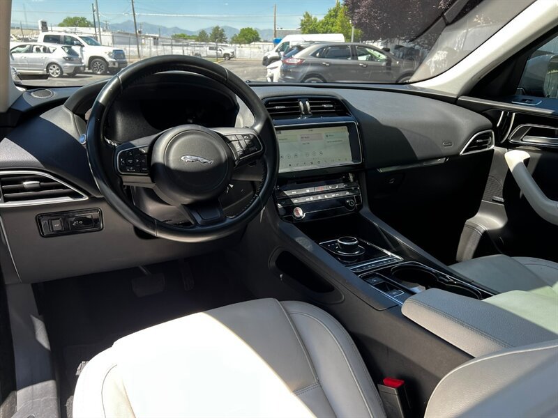 Used 2017 Jaguar F-PACE Prestige AWD/4WD image 24