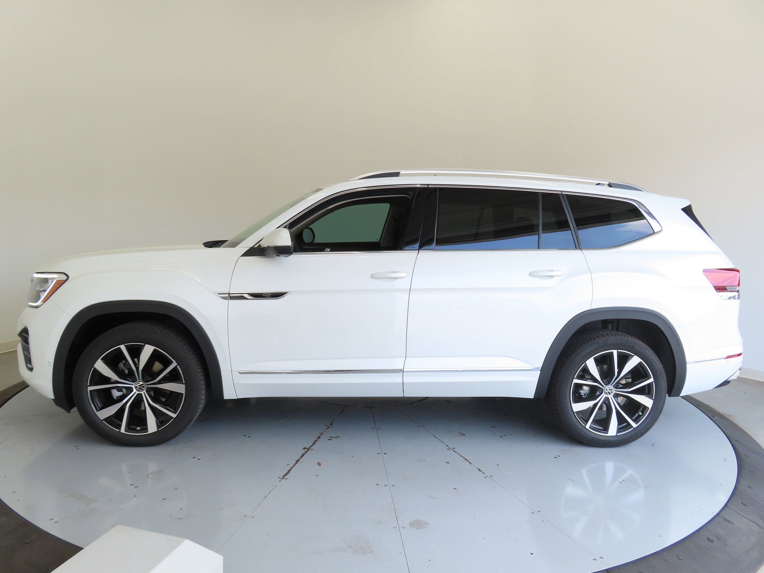 New 2026 Volkswagen Atlas SEL Premium R-Line image 8