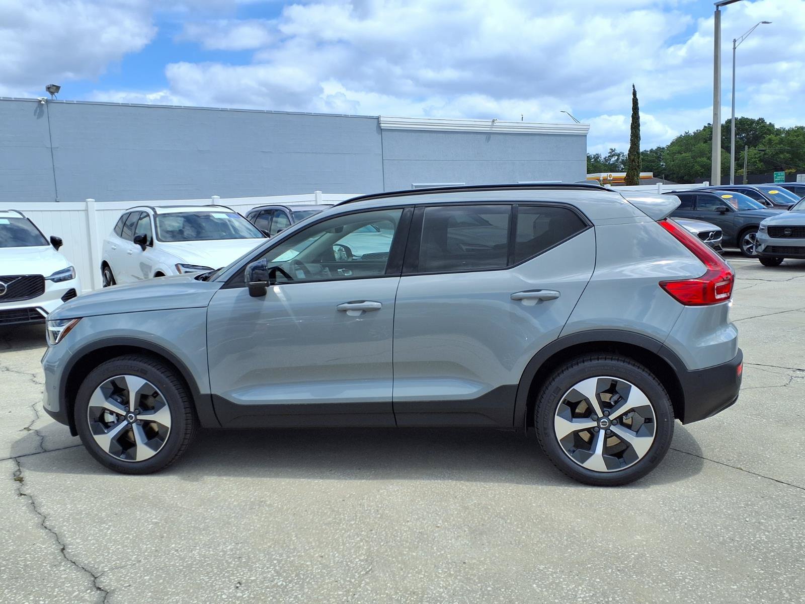 New 2026 Volvo XC40 B5 Plus w/ Protection Package Premier AWD/4WD image 4