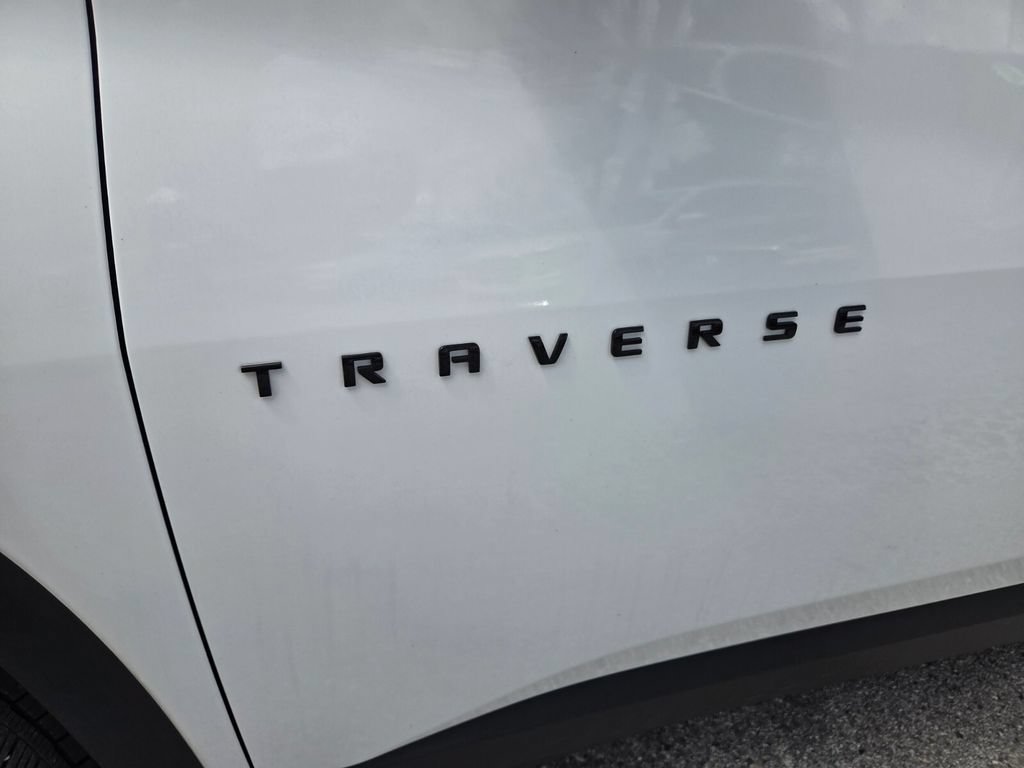 Used 2023 Chevrolet Traverse RS FWD image 4