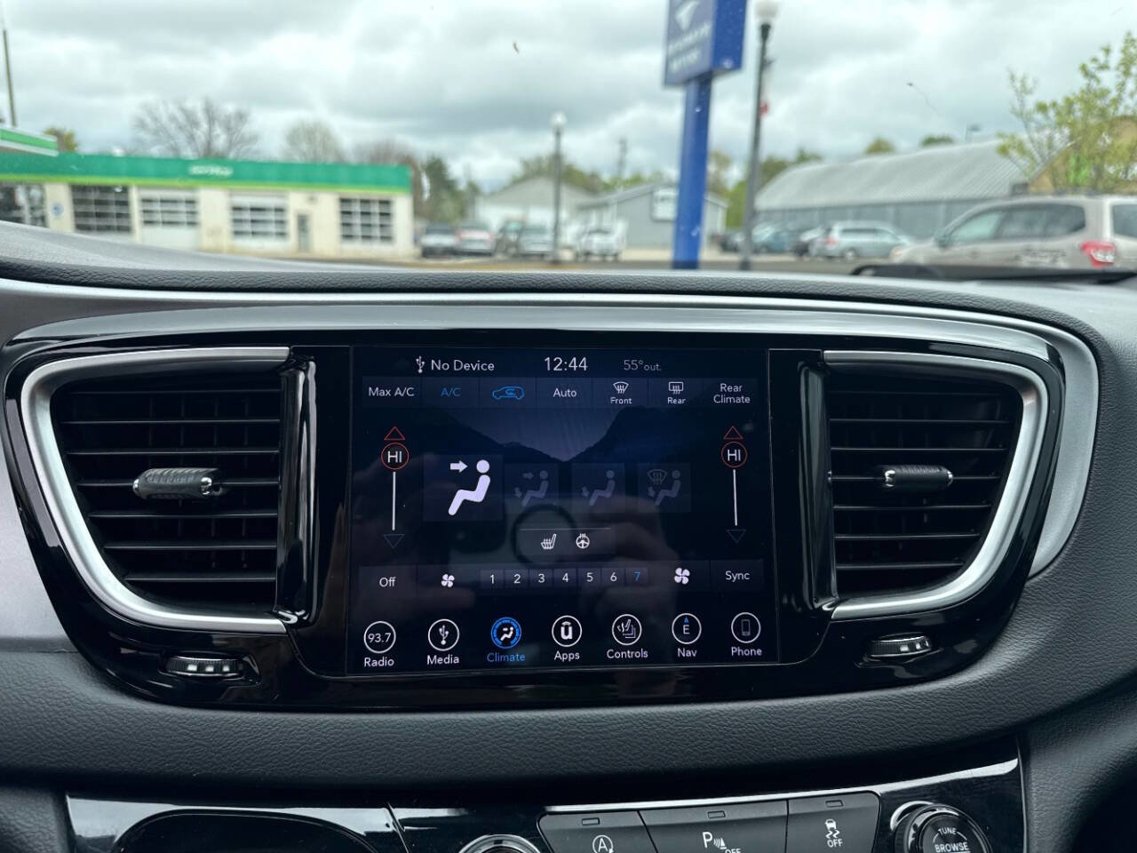 Used 2018 Chrysler Pacifica Touring-L Plus FWD image 20