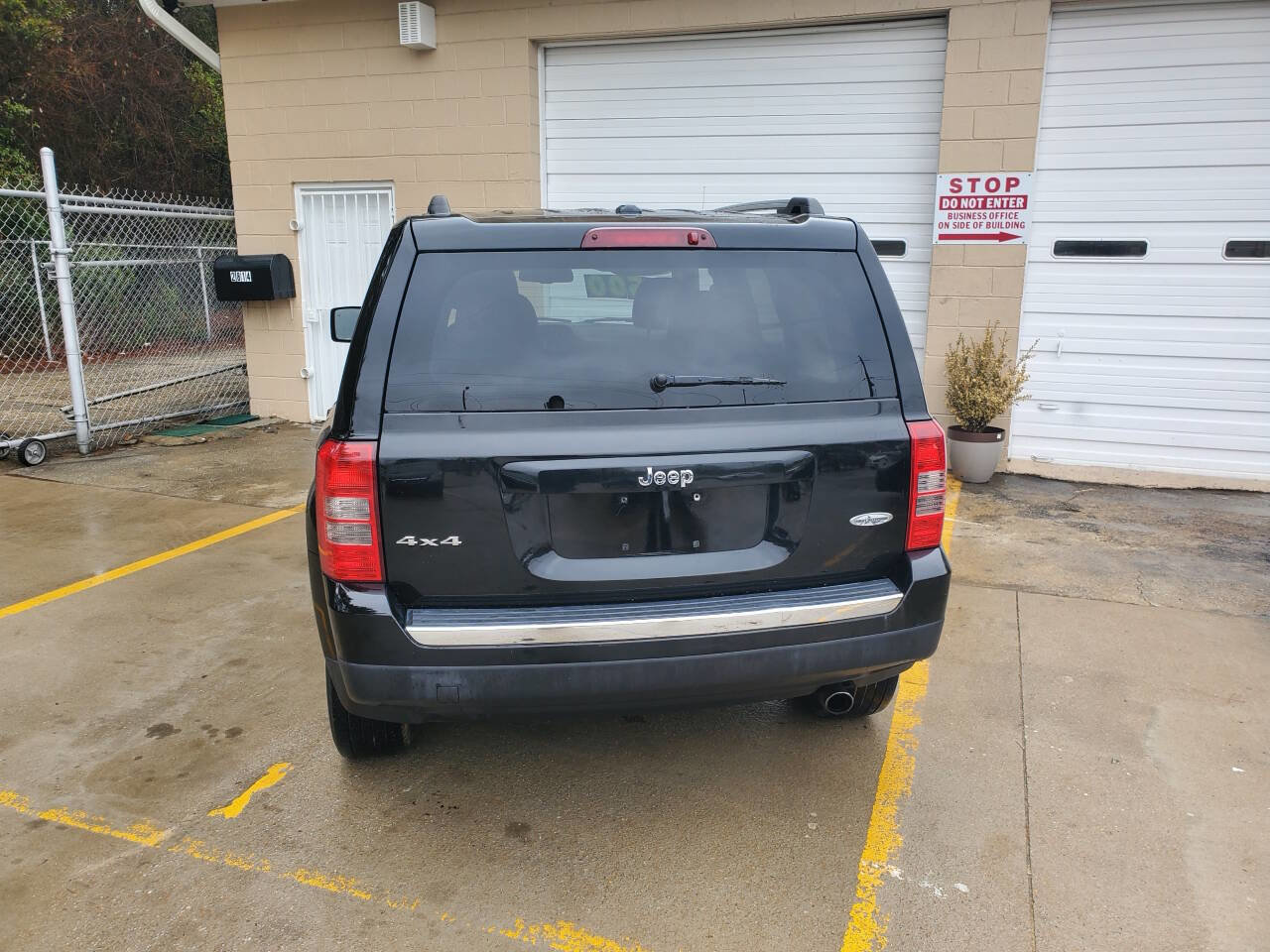 Used 2016 Jeep Patriot High Altitude AWD/4WD image 3