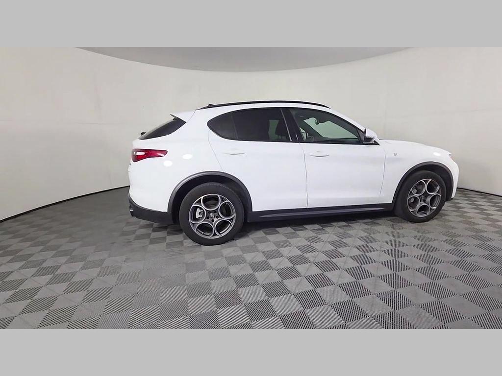Used 2023 Alfa Romeo Stelvio Ti AWD/4WD image 37