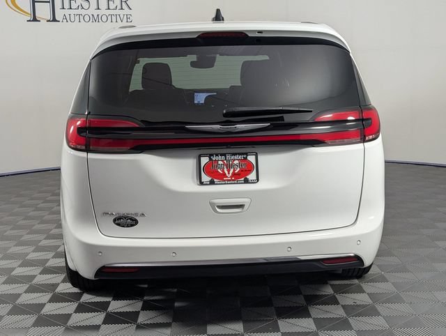 Used 2025 Chrysler Pacifica Select FWD image 6