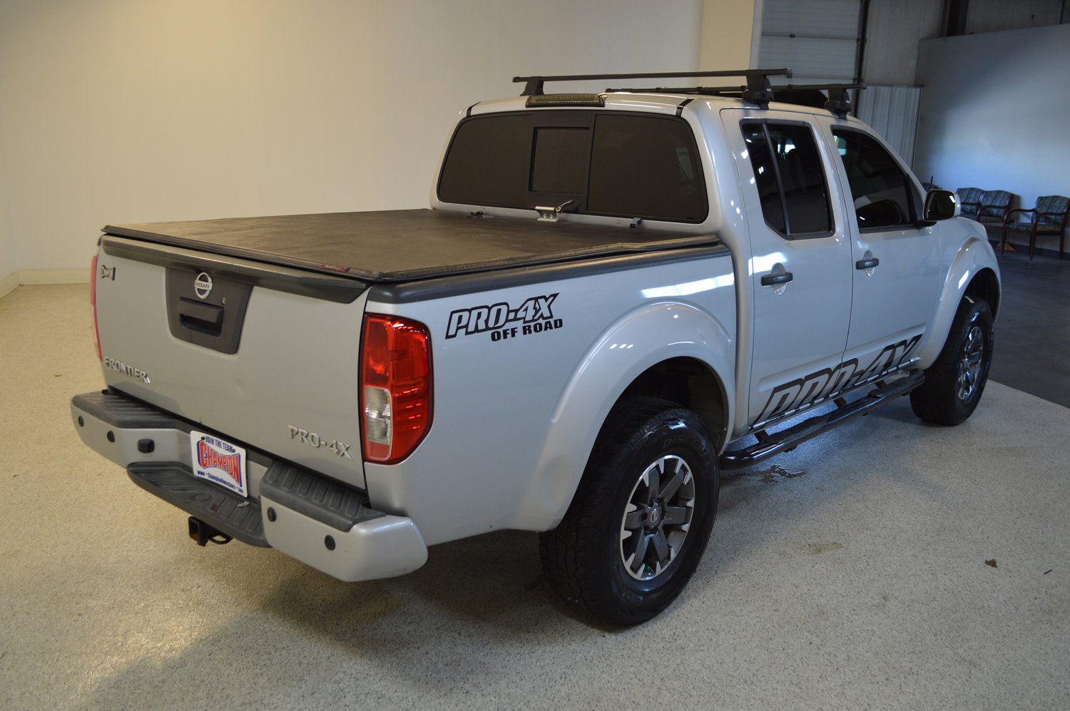 Used 2018 Nissan Frontier PRO-4X AWD/4WD image 3