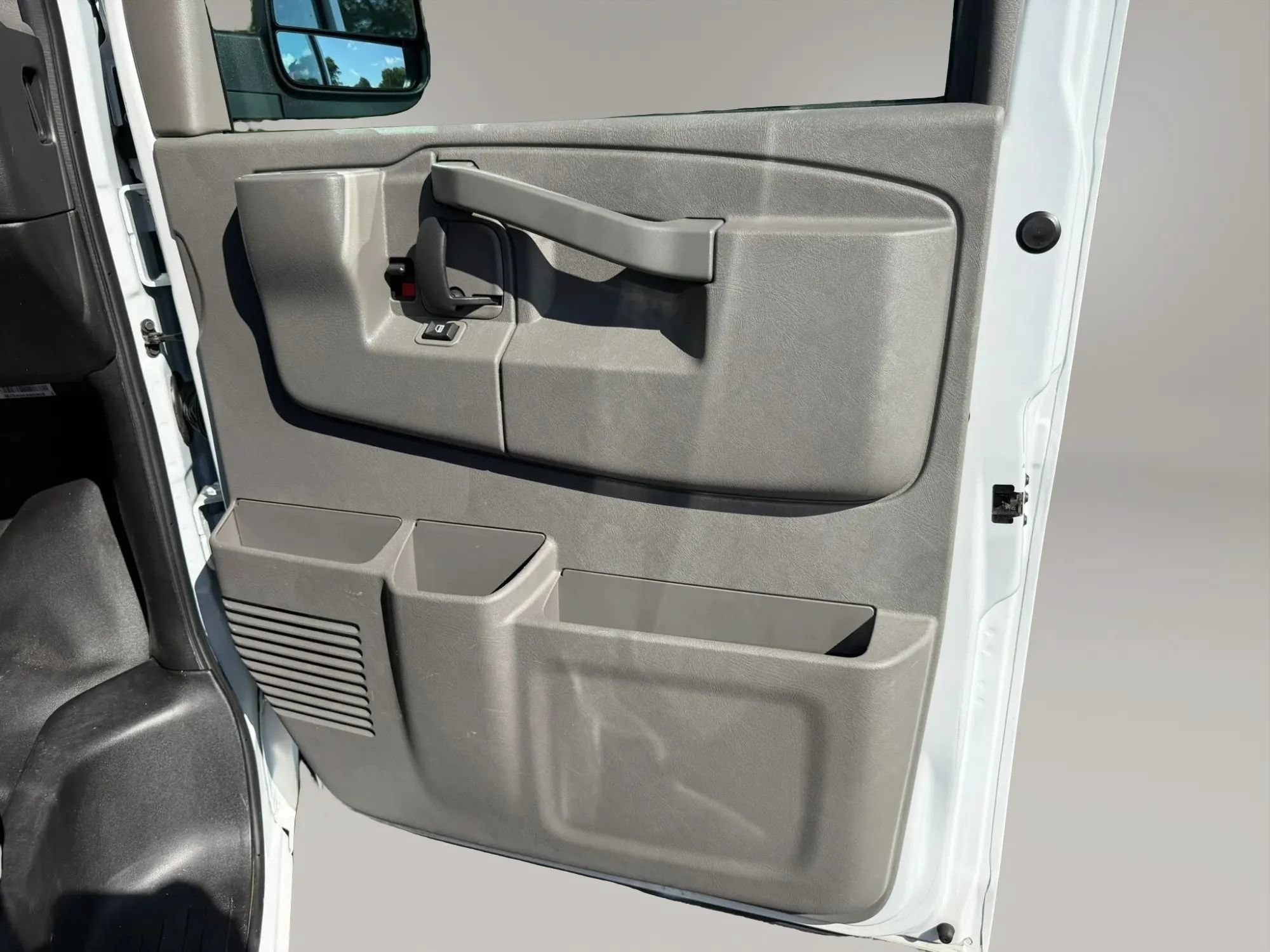 Used 2019 Chevrolet Express 2500 w/ Driver Convenience Package RWD image 40