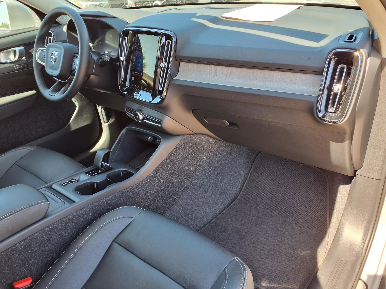 Certified 2025 Volvo XC40 B5 Core AWD/4WD image 10