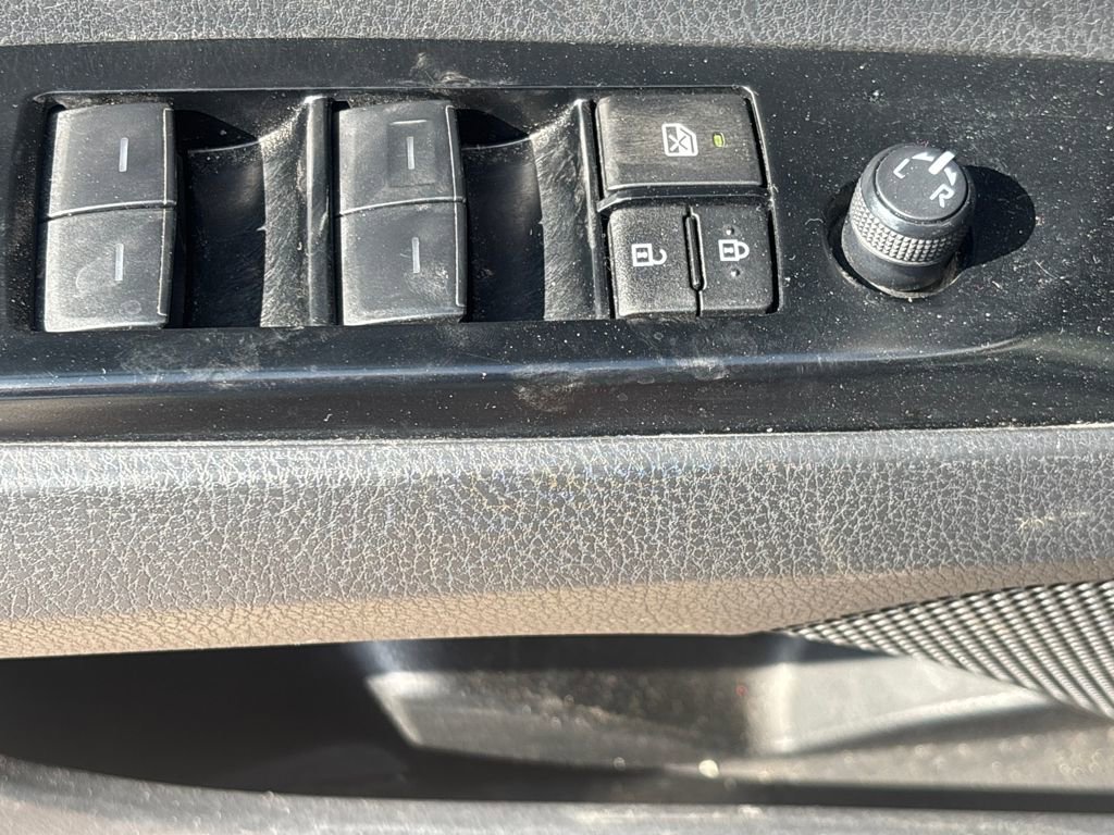 Used 2025 Toyota Camry LE image 7