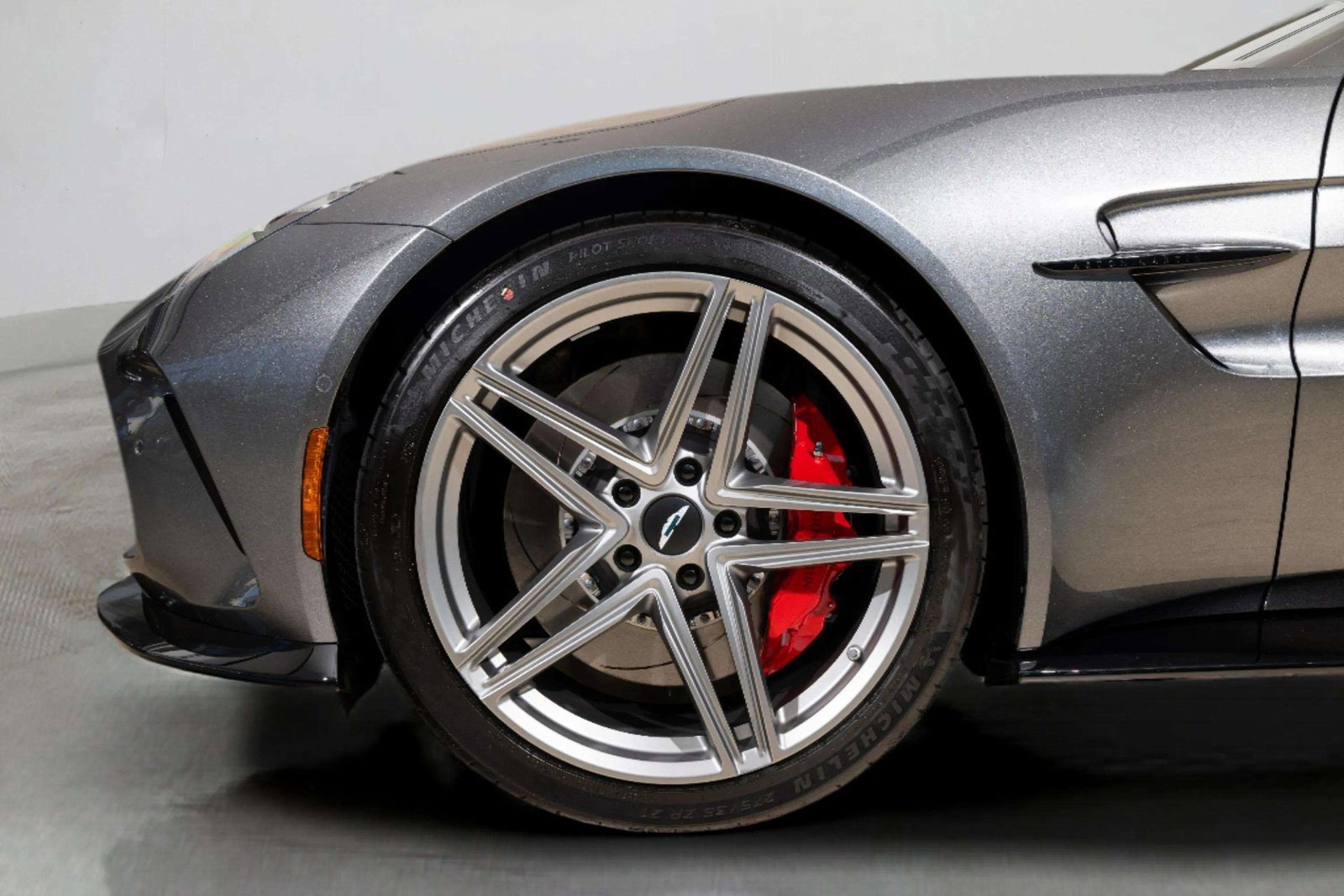 New 2026 Aston Martin V8 Vantage Roadster image 11
