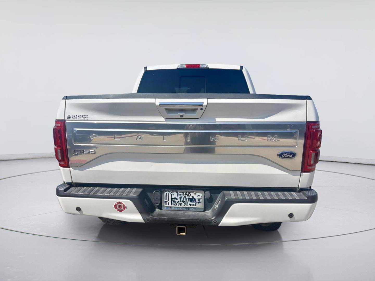 Used 2015 Ford F150 Platinum w/ Equipment Group 701A Luxury AWD/4WD image 5