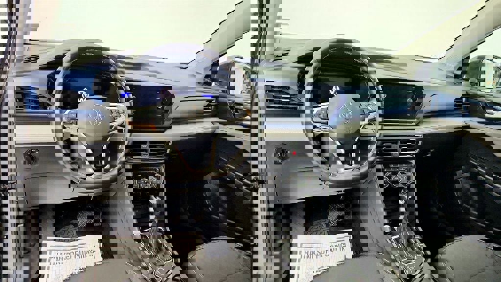 Used 2024 Volkswagen Taos SE AWD/4WD image 12