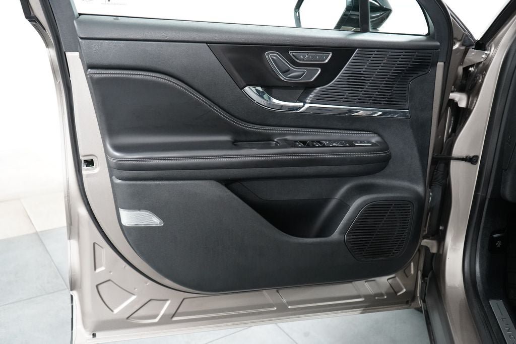 Used 2020 Lincoln Corsair FWD w/ Premium Package image 29