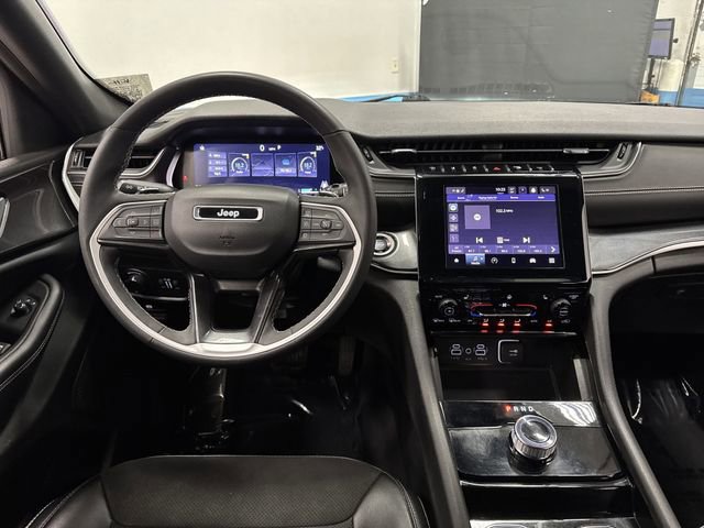 Used 2023 Jeep Grand Cherokee Altitude image 5