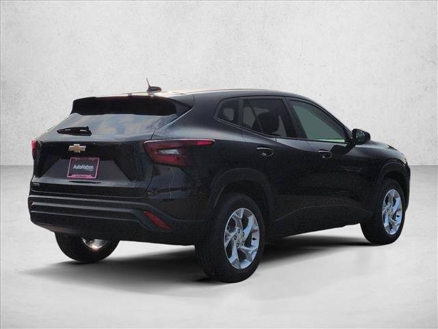 New 2026 Chevrolet Trax LS w/ LS Convenience Package FWD image 2