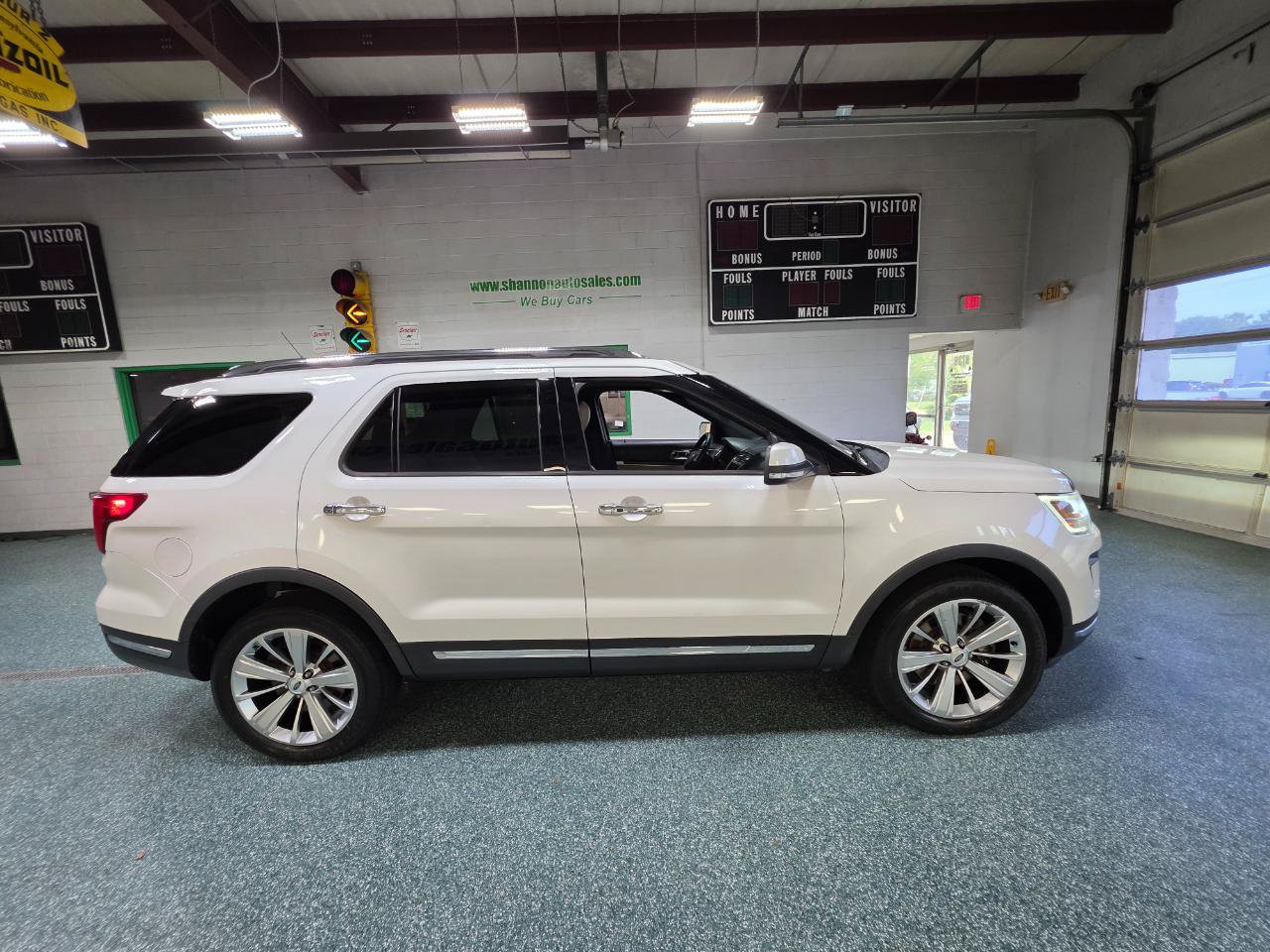 Used 2019 Ford Explorer Limited w/ Ford Safe & Smart Package AWD/4WD image 5