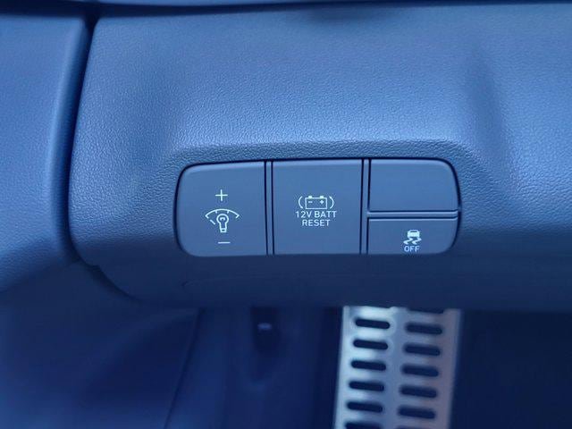 New 2025 Hyundai Elantra SEL FWD image 24