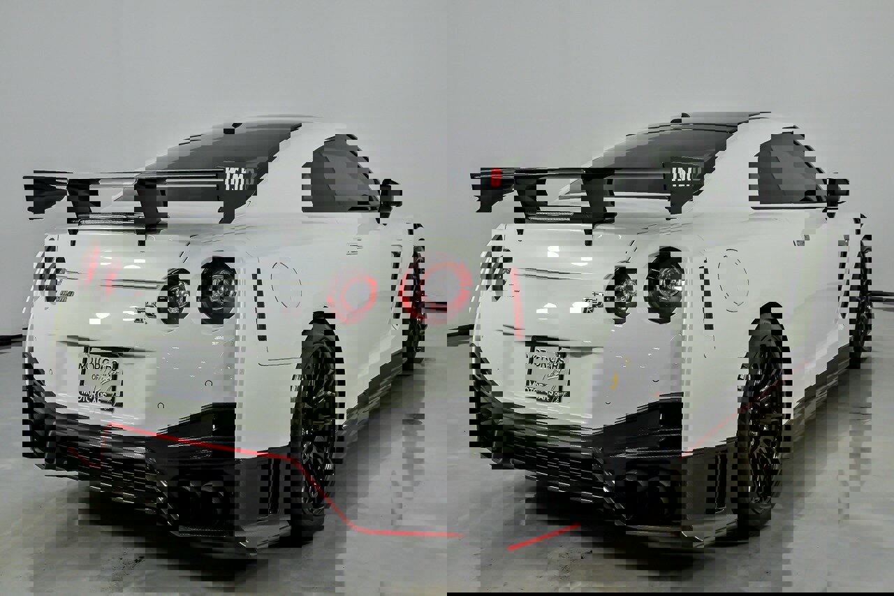 Used 2020 Nissan GT-R NISMO AWD/4WD image 12