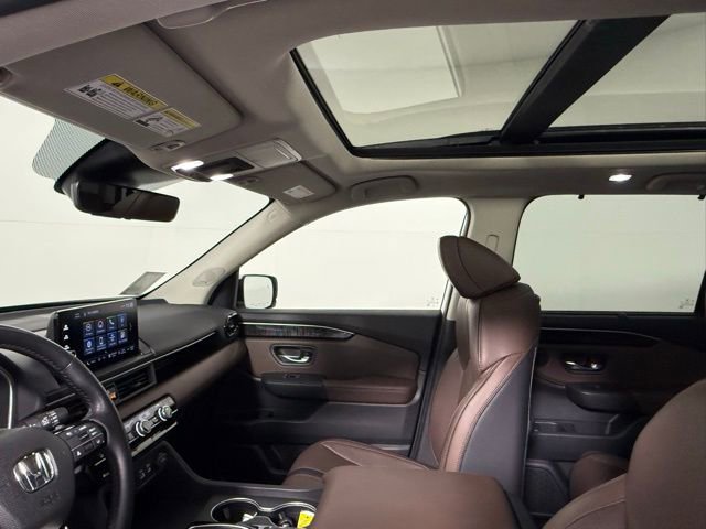 Used 2025 Honda Pilot Elite image 35