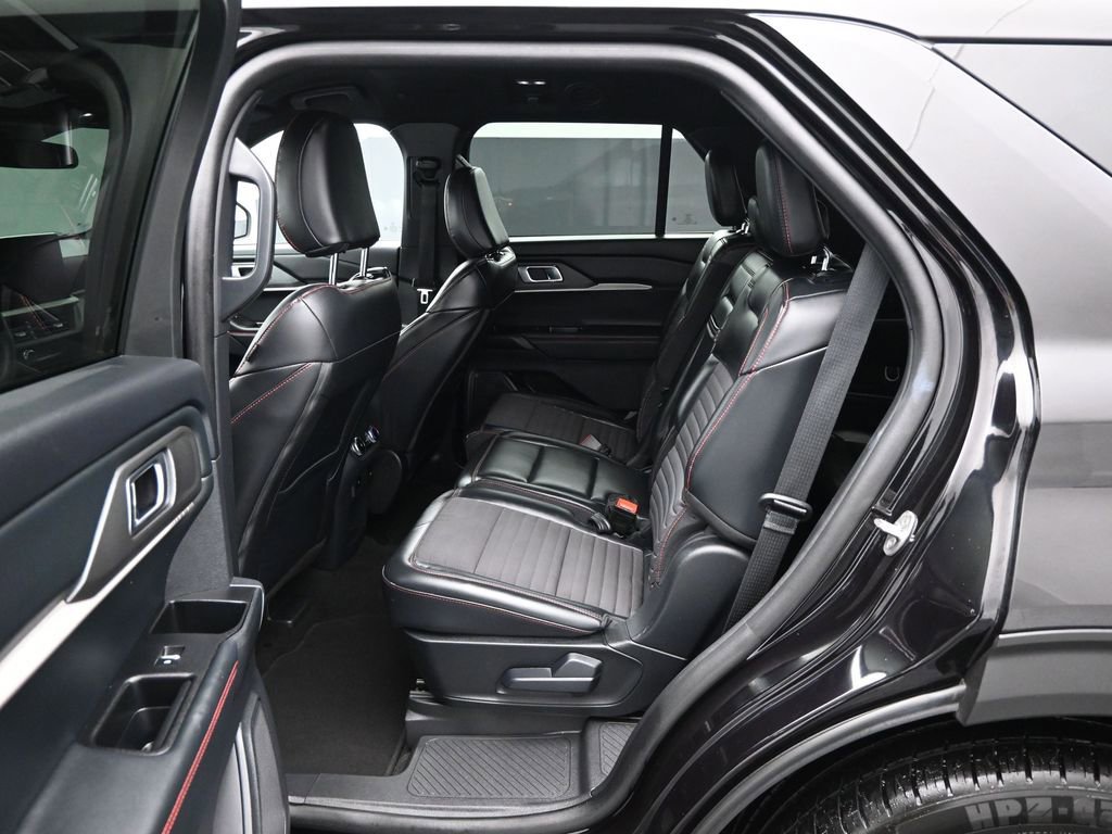 Used 2025 Ford Explorer ST-Line w/ ST-Line Street Pack image 19