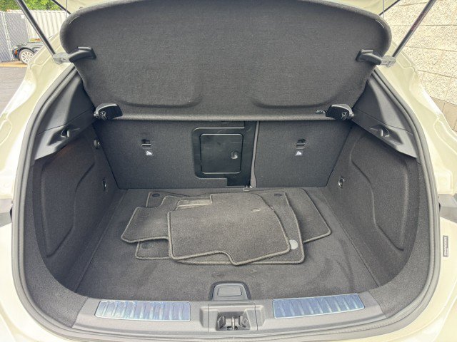 Used 2018 INFINITI QX30 Premium w/ Navigation Package FWD image 9