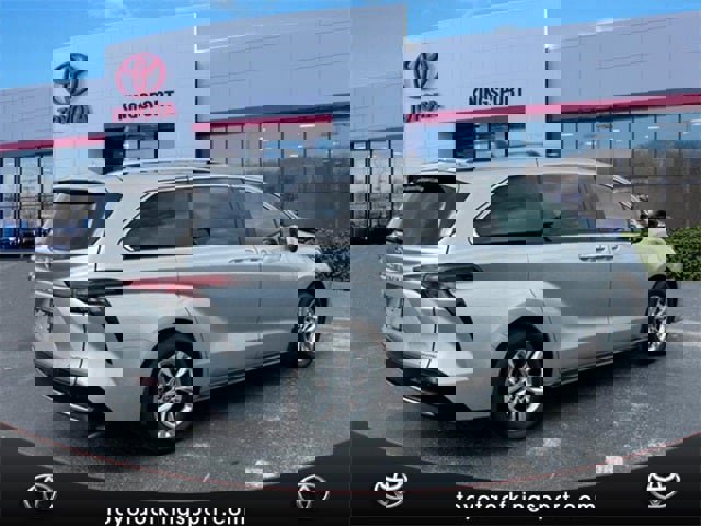 Certified 2024 Toyota Sienna Limited image 5