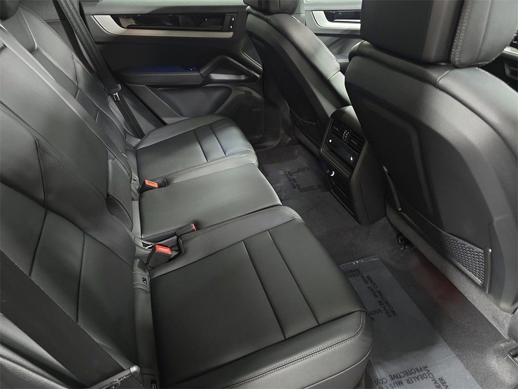 Certified 2025 Porsche Cayenne image 25
