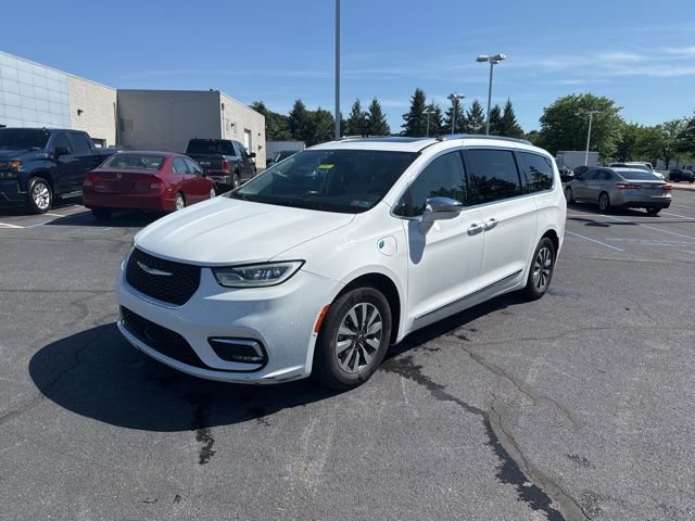 Used 2021 Chrysler Pacifica Limited w/ Premium & Safety Sphere Group FWD image 3