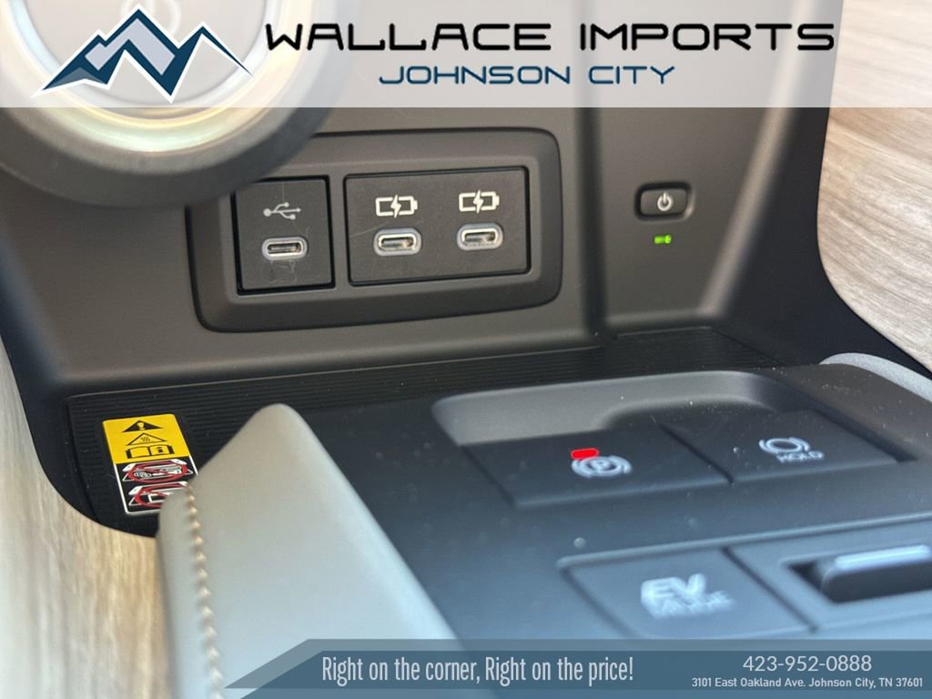 Used 2024 Toyota Venza Limited AWD/4WD image 31