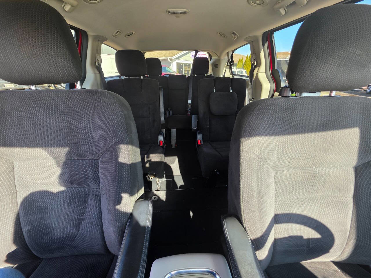 Used 2015 Dodge Grand Caravan SXT image 18
