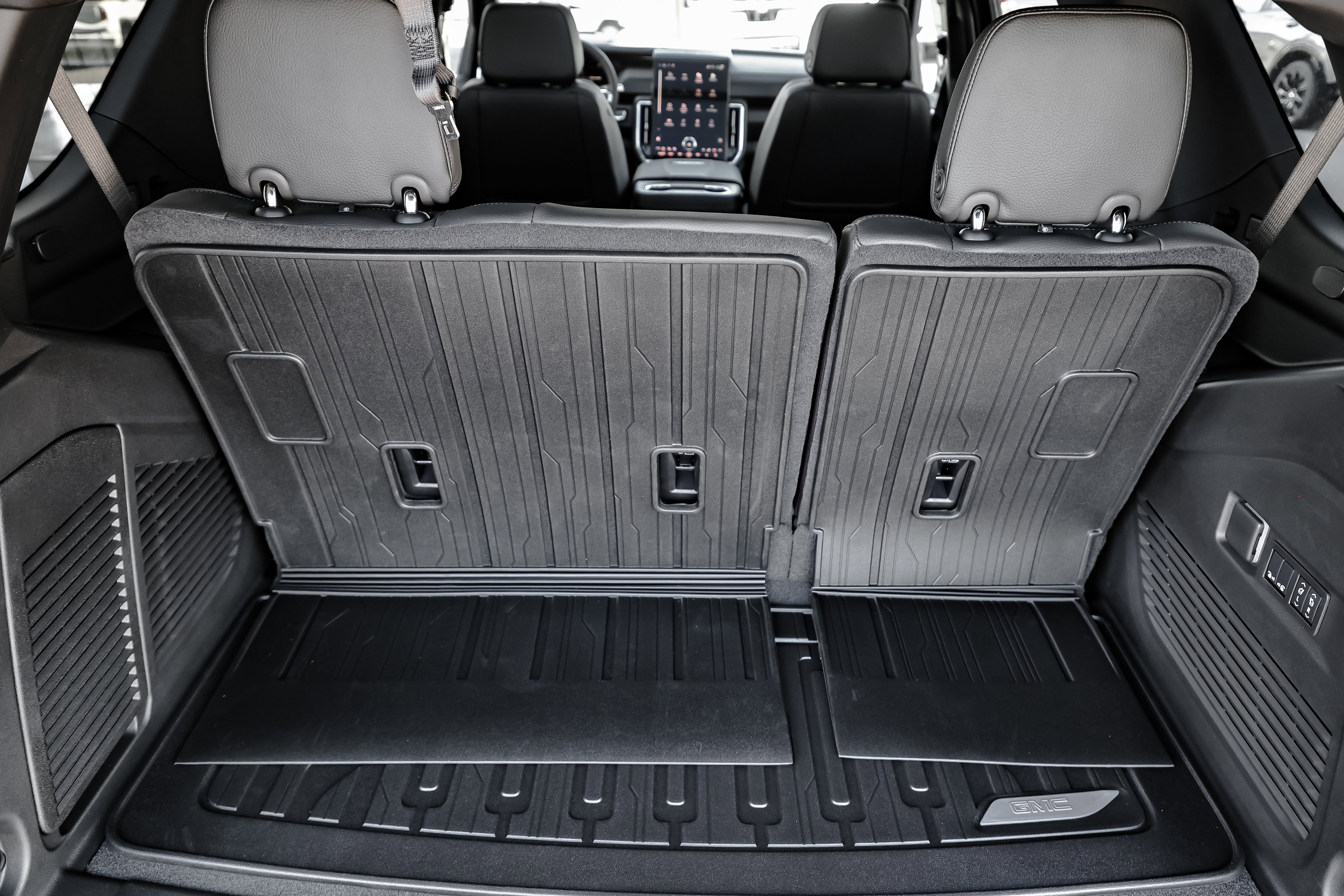 New 2026 GMC Yukon Denali w/ Sun & Power Step Package image 12