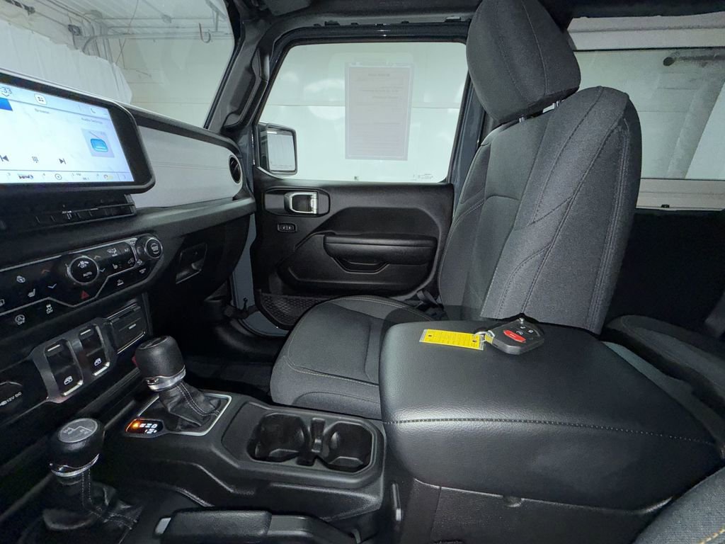 Used 2025 Jeep Wrangler Sport image 5