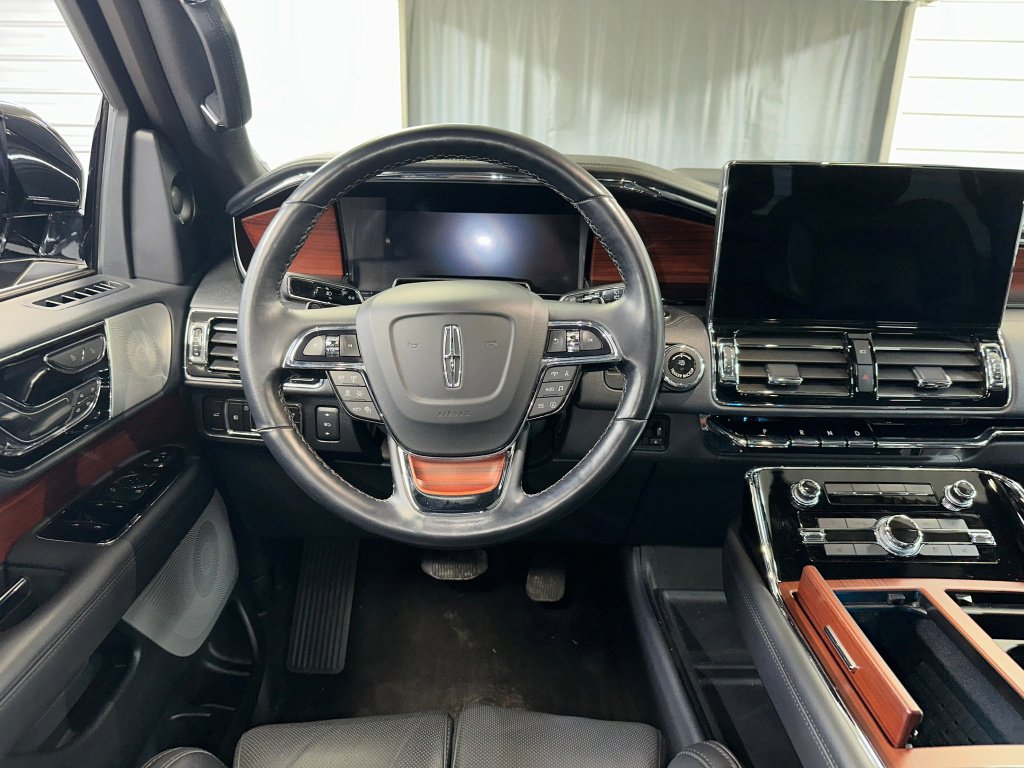 Used 2023 Lincoln Navigator Reserve image 22