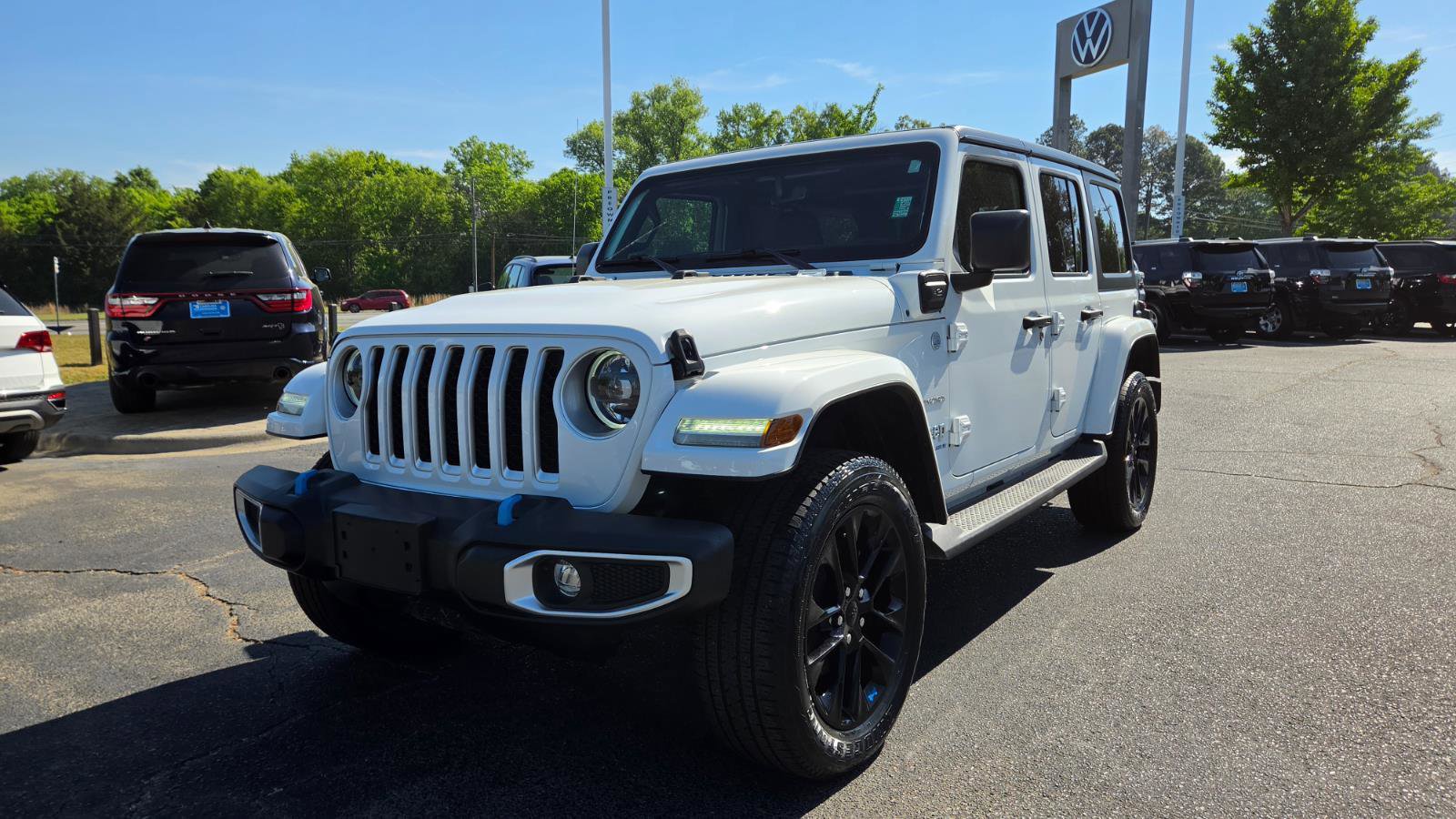 Used 2023 Jeep Wrangler Sahara w/ Cold Weather Group image 9