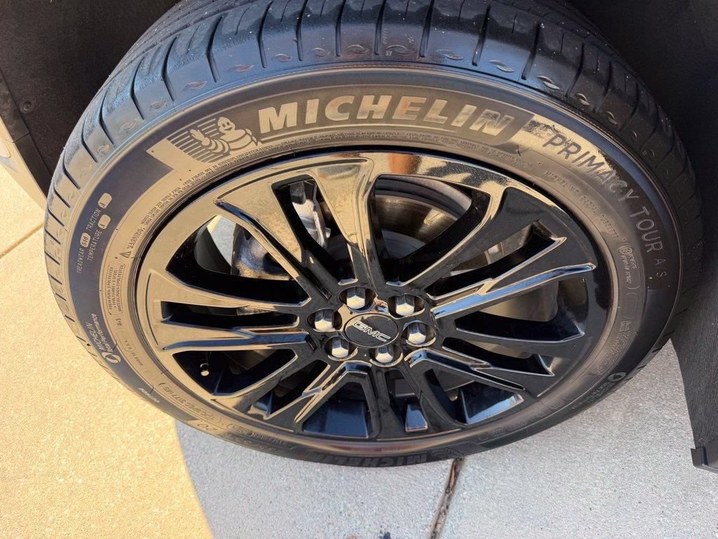Used 2022 GMC Acadia SLE w/ Driver Convenience Package FWD image 27