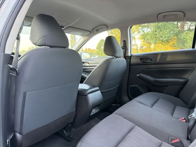Used 2025 Nissan Altima 2.5 SV FWD image 12