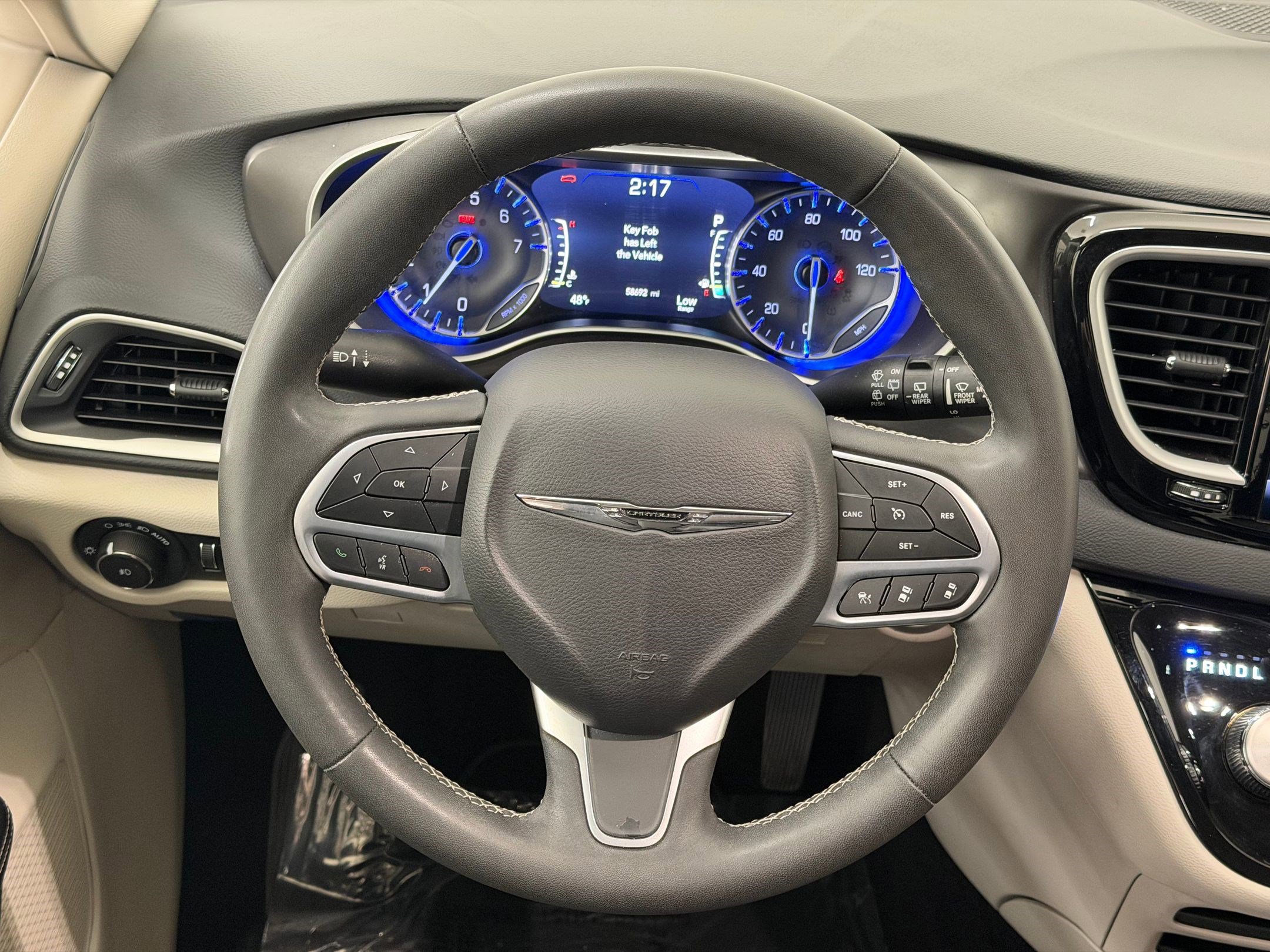 Used 2023 Chrysler Pacifica Touring-L image 11