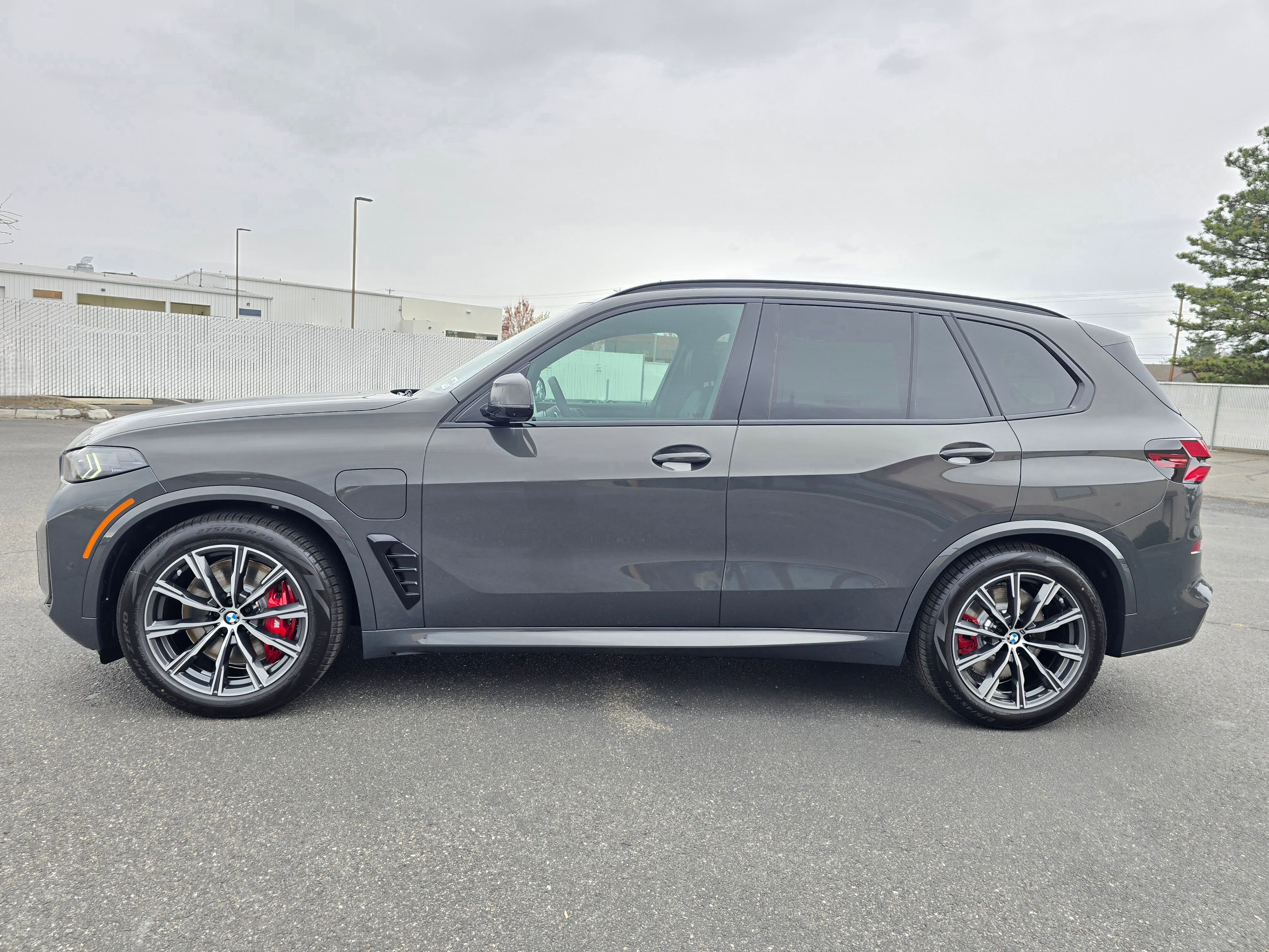 New 2026 BMW X5 xDrive50e w/ Executive Package image 3