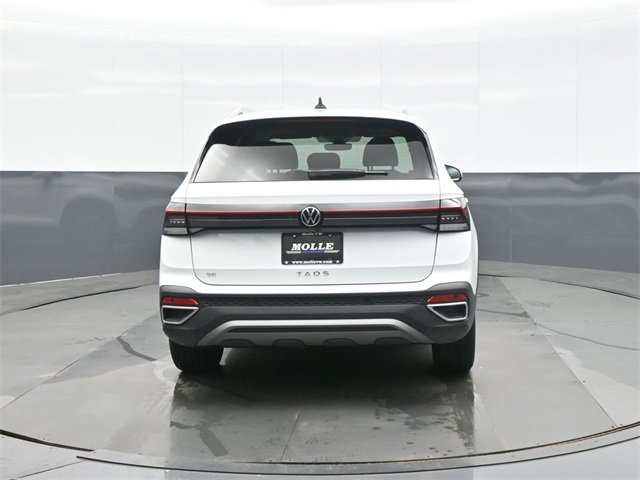 Certified 2025 Volkswagen Taos SE w/ Panoramic Sunroof Package image 6