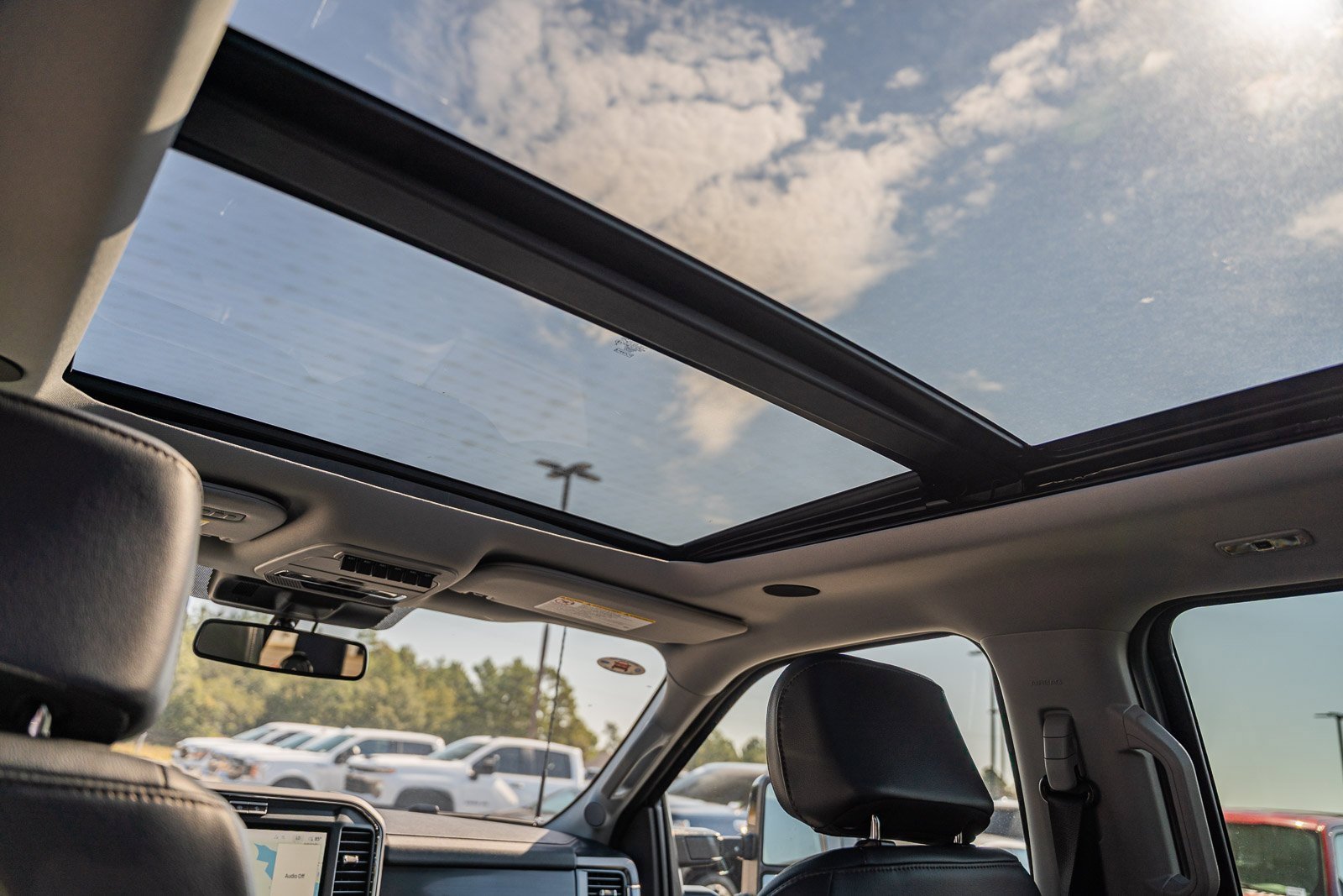 New 2025 Ford F250 Lariat w/ Lariat Ultimate Package image 29