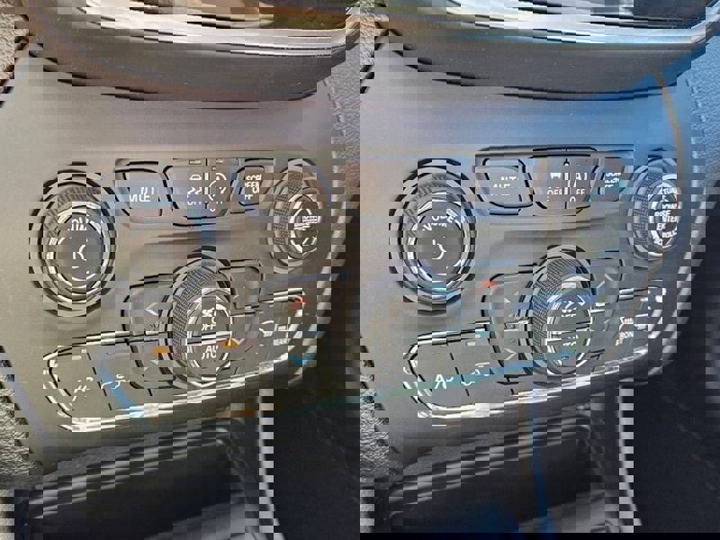 Used 2022 Jeep Cherokee Limited image 26